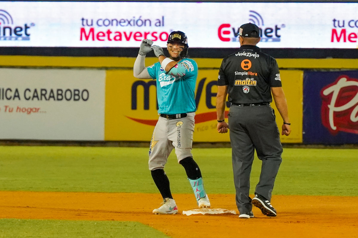 Bravos barrieron y humillaron a Navegantes en su casa