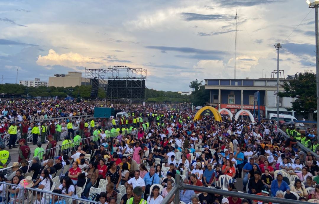 Devotos colmaron la Basílica para honrar a la Chinita en su aniversario número 316