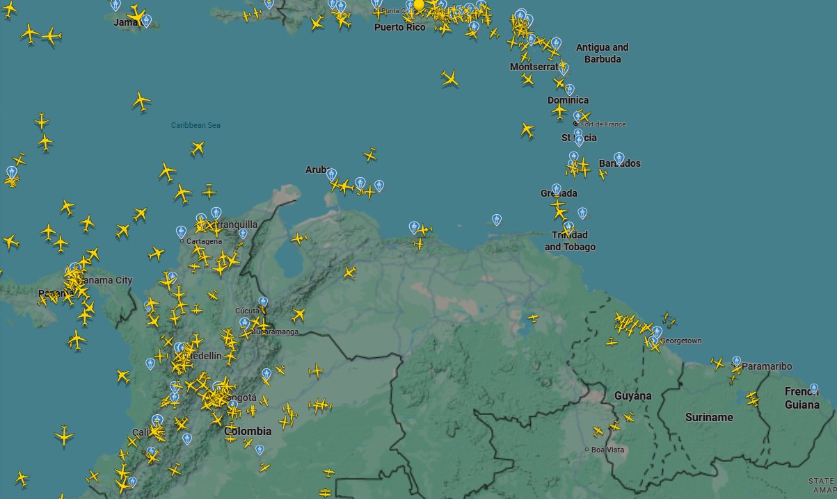 Donald Trump dijo que el espacio aéreo de Venezuela debe considerarse “cerrado en su totalidad”