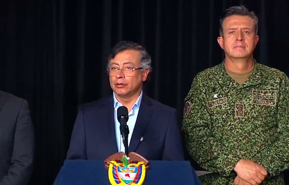 Petro aseguró que menores muertos en bombardeos fueron reclutados por grupos armados ilegales