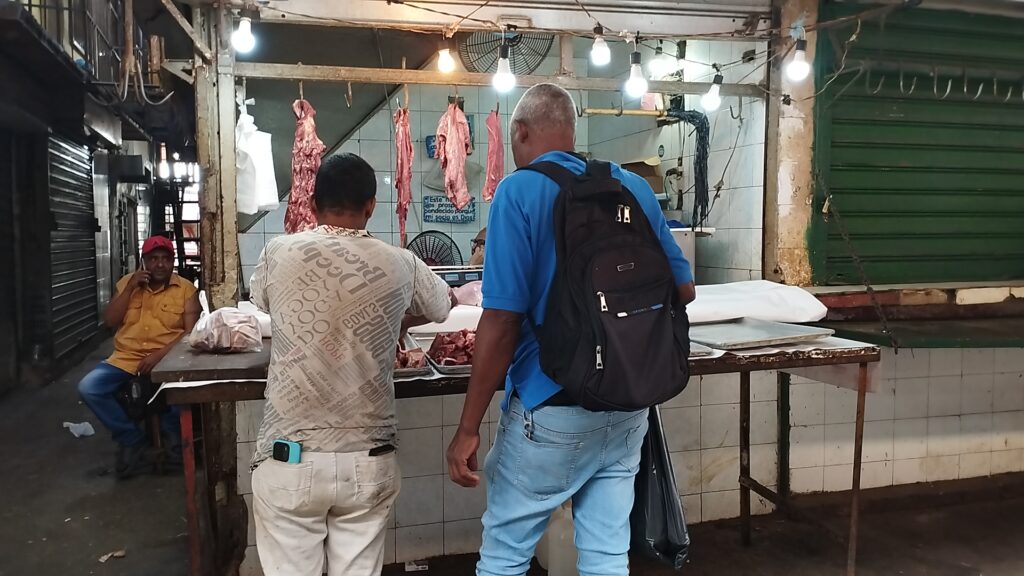 Ventas en mercado popular de Maracaibo caen en un 90% por alza del dólar