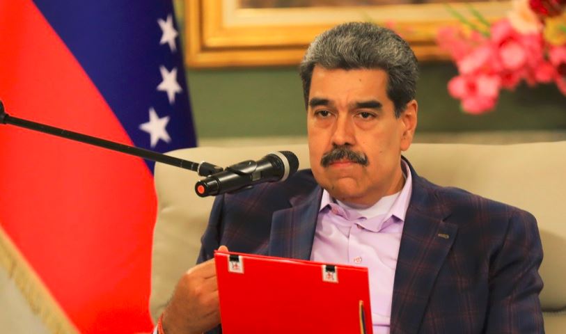 Maduro ordenó crear comandos de defensa en caso de una "lucha armada" contra EEUU