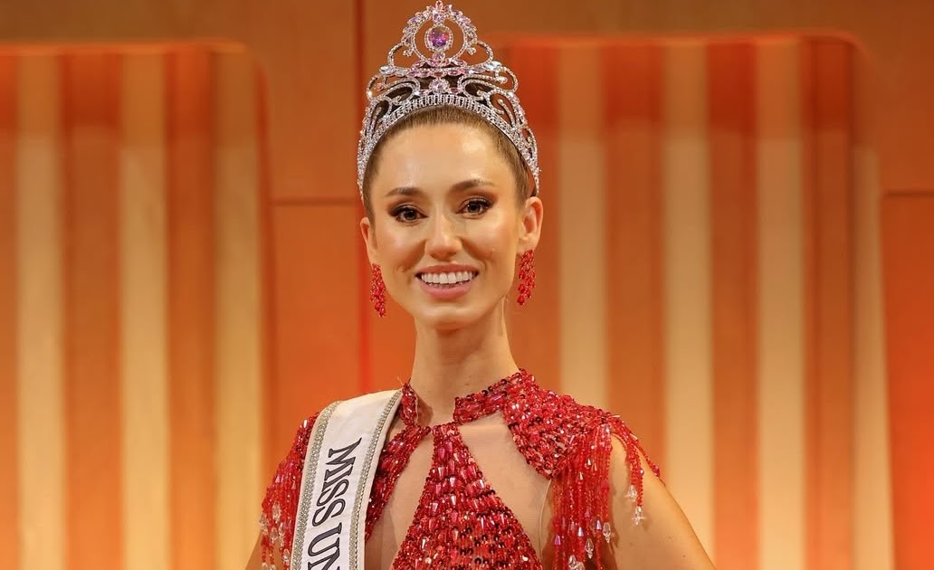 VIDEO | Miss Gran Bretaña y su estrepitosa caída en el Miss Universo 2025