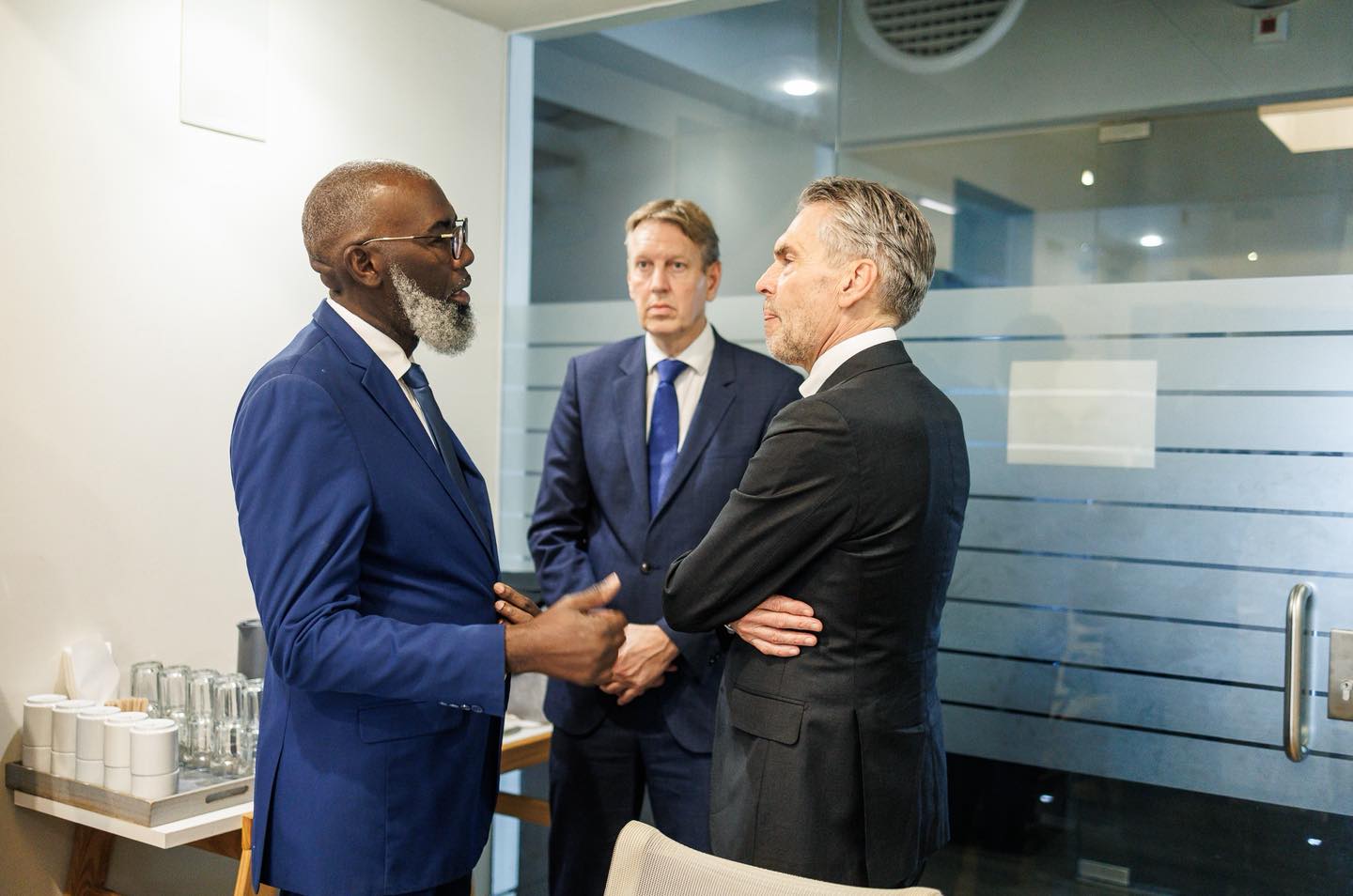 Primeros ministros de Holanda y Curazao analizaron impacto de las tensiones entre Venezuela y EEUU en el Caribe