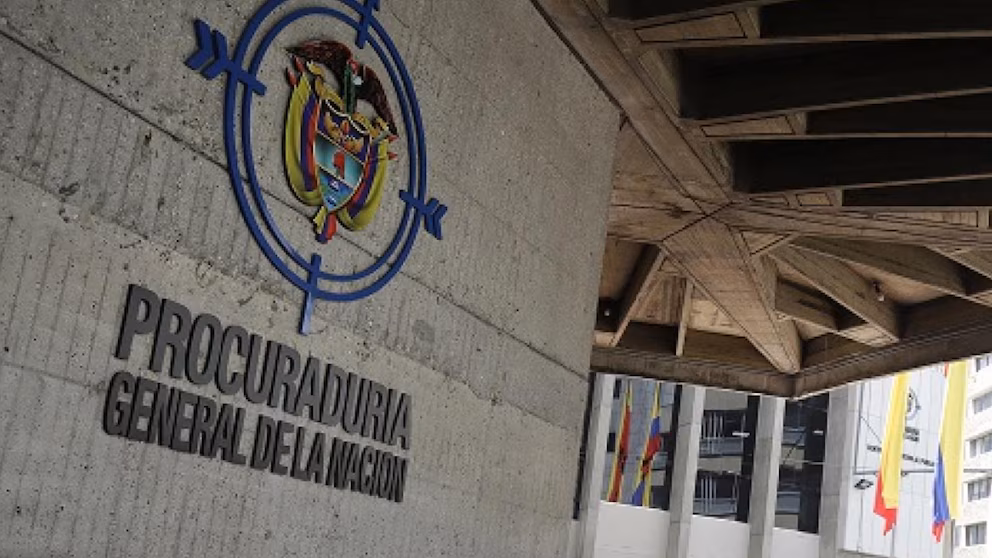Suspenden en Colombia a jefe de inteligencia tras investigación por presunto nexo con disidencias de las Farc