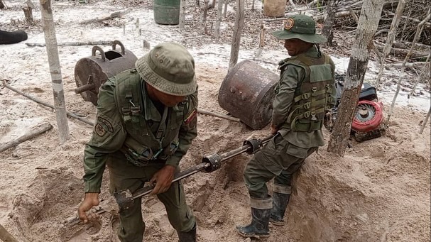Venezuelan Forces Destroy Illegal Mining Camp in Amazonas, Seize Fuel and Equipment