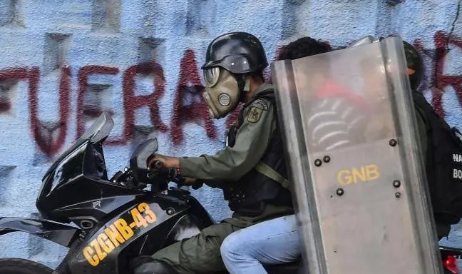 ONG y partidos opositores denuncian "detención arbitraria" de una adolescente en Venezuela