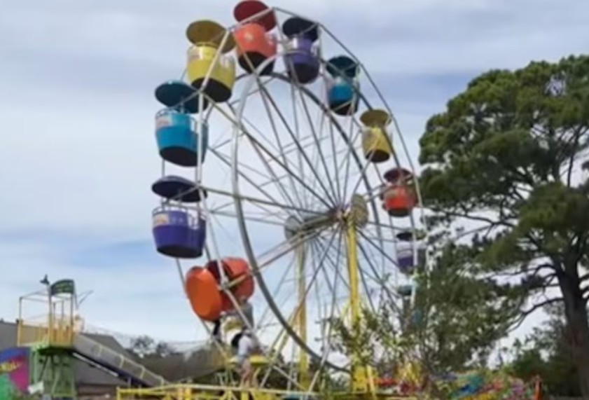Dos niñas fueron arrojadas de una rueda de la fortuna en movimiento en un festival local de Luisiana