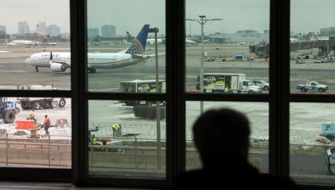 Continúan atrasos en aeropuertos de EEUU tras peor fin de semana del cierre federal