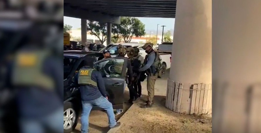 "¿Por qué se la van a llevar así?": una madre cuenta cómo ICE detuvo a su hijo y se llevó a su nieta de un año