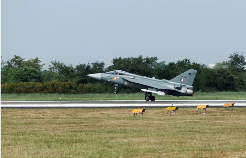 Cómo es el HAL Tejas, el avión de guerra que se estrelló en Dubái ante una multitud