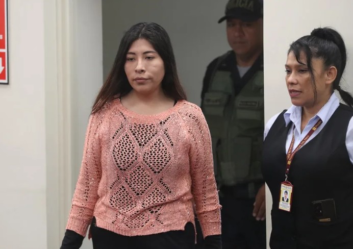 Juez ordena capturar y encarcelar a la exministra peruana asilada en la embajada de México