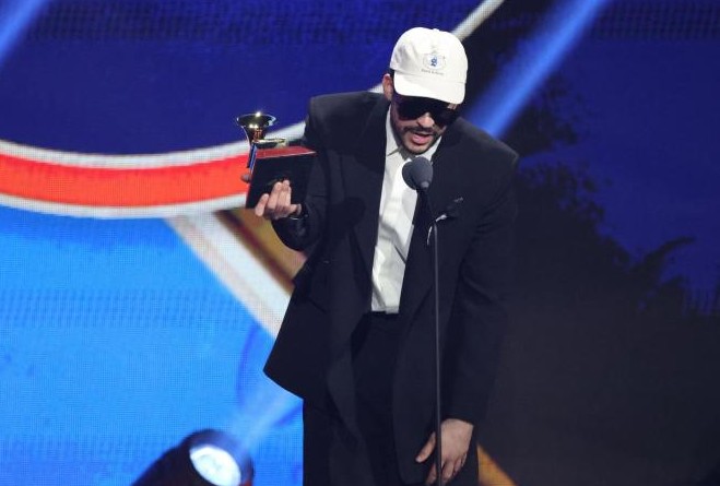 Bad Bunny agranda su huella, Alejandro Sanz sorprende y Karol G deslumbra en los Grammy