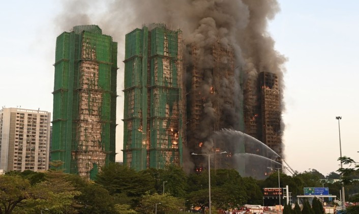 Aumentan a 55 los muertos y 279 desaparecidos en el peor incendio de Hong Kong en 30 años