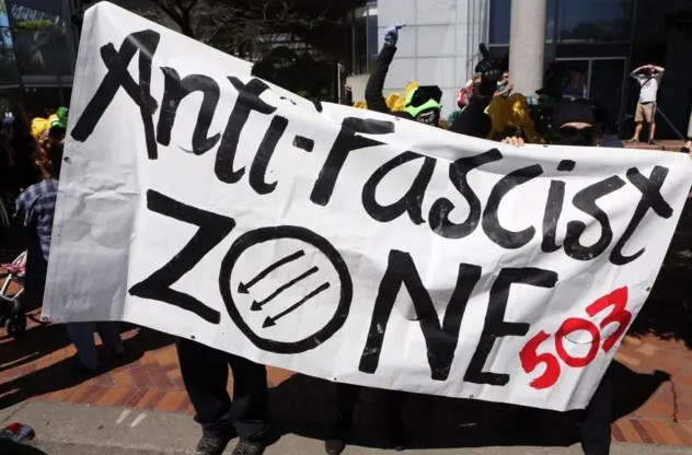 Quienes son los grupos "antifa" que EEUU acaba de designar como grupos terroristas