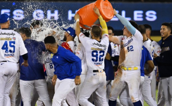 Magallanes dejó tendido en el terreno a su eterno rival