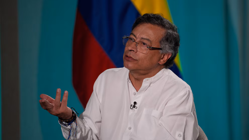 "La espada de Bolívar nunca se untó de cocaína", Petro respondió a quienes lo acusan de defender a Maduro