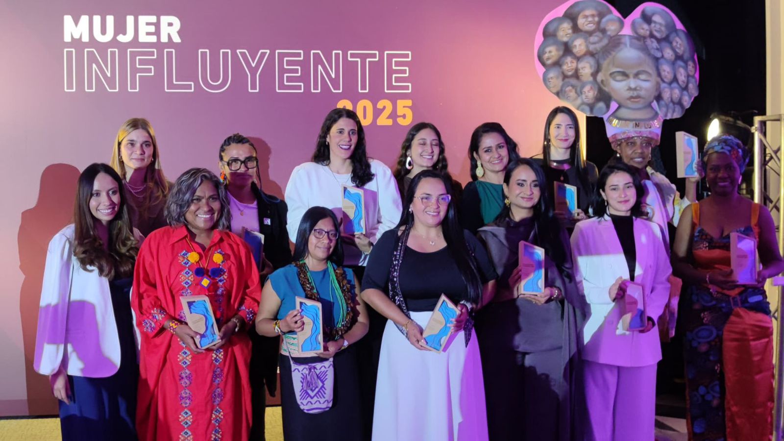 Podemos Ser, distingue a Ana Karina García con el Premio Mujer Influyente 2025, en Bogotá