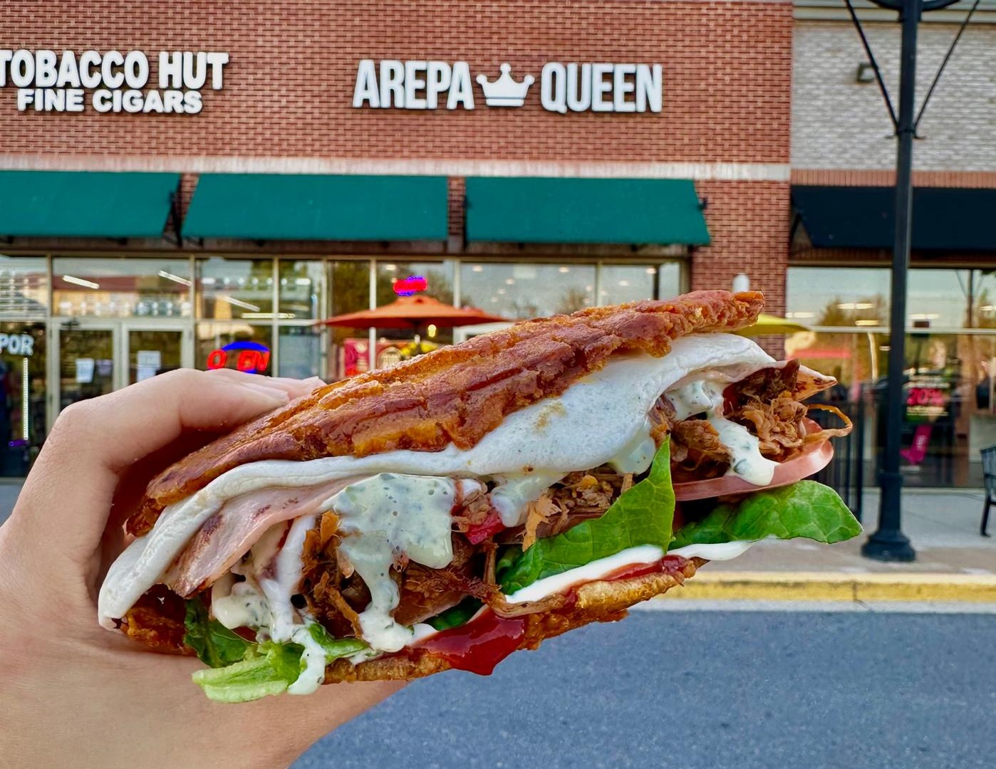 Con un food truck y dos restaurantes, una venezolana es la reina del sabor en Maryland