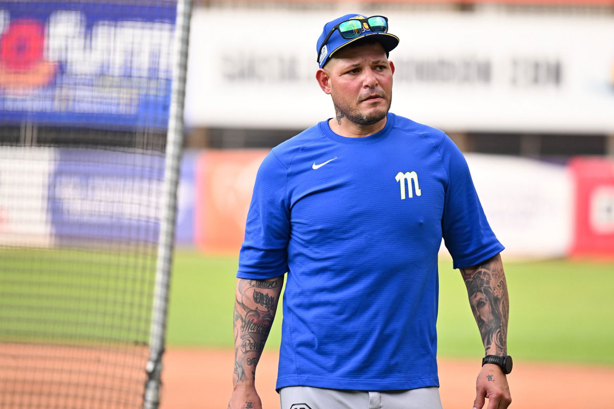 Yadier Molina asume el mando del Magallanes en contra de la historia