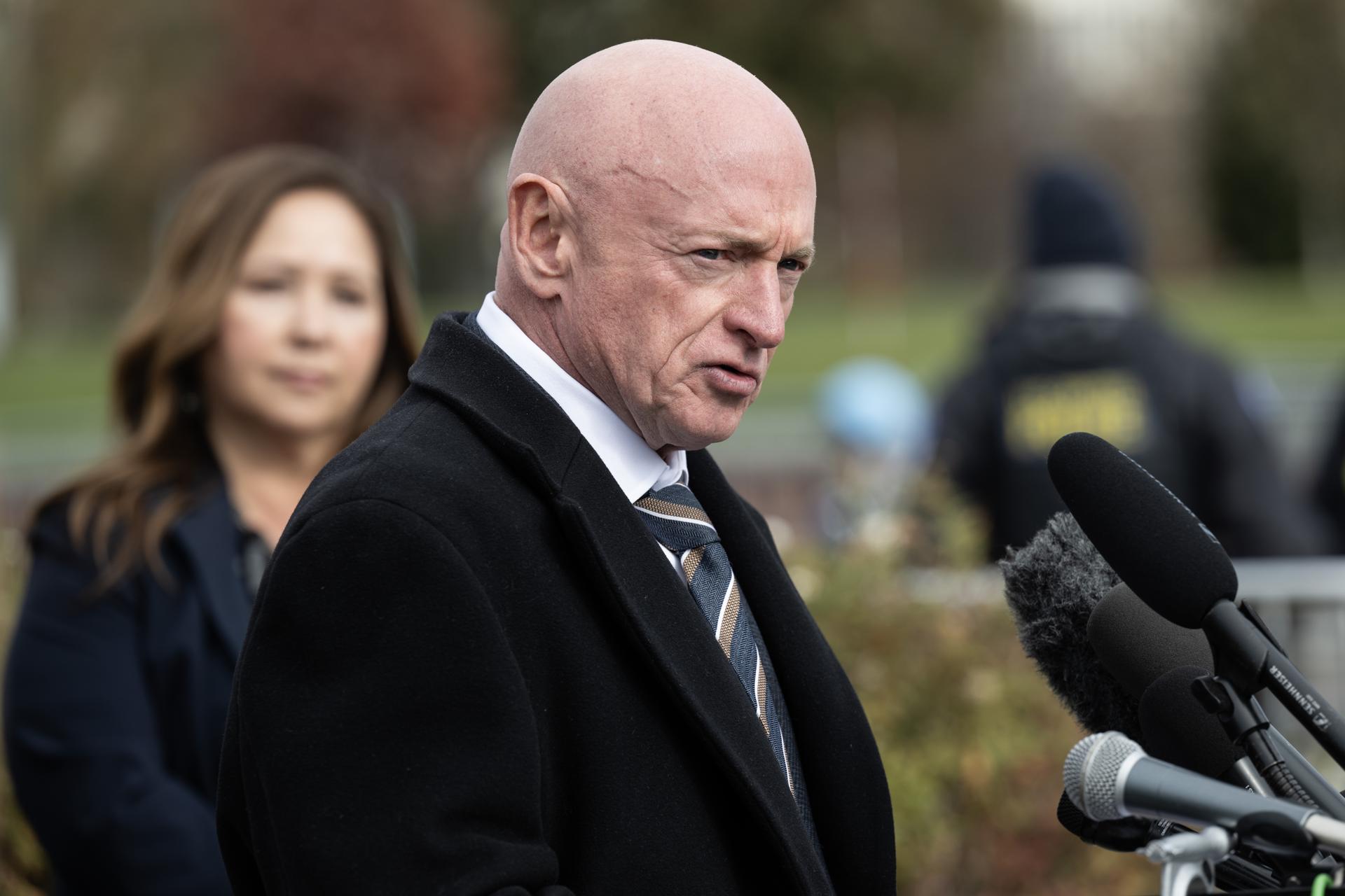 Pentágono abrió investigación contra el senador Mark Kelly por llamar a la desobediencia