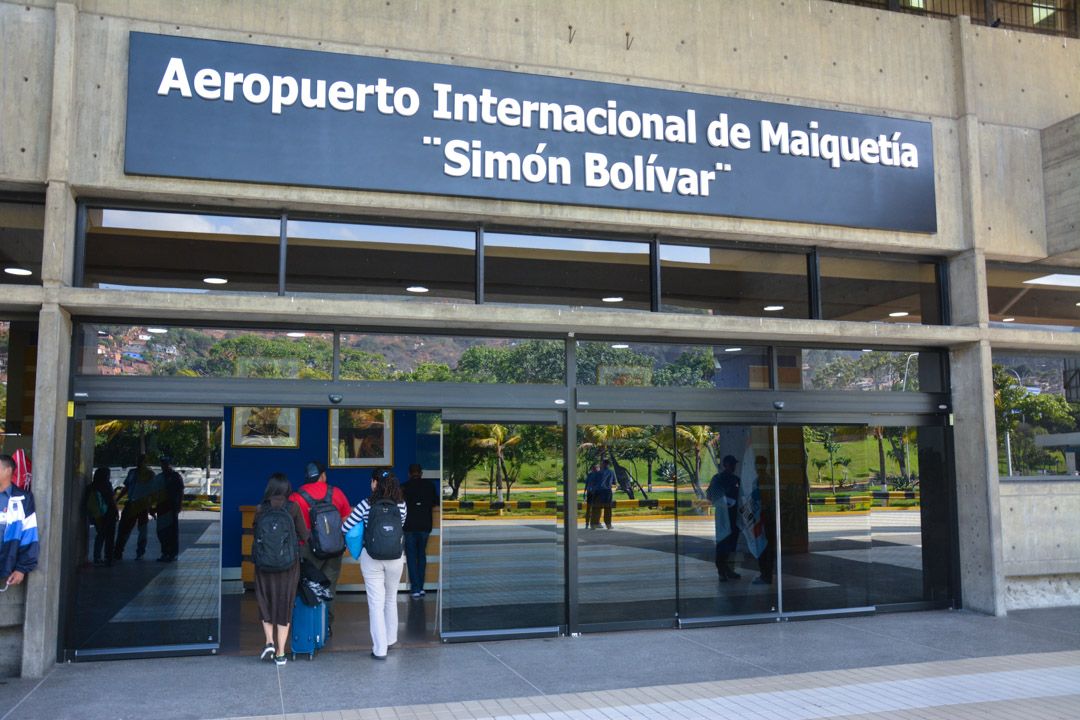 Aeropuerto de Maiquetía mantiene operativos algunos vuelos pese a dura advertencia de Trump