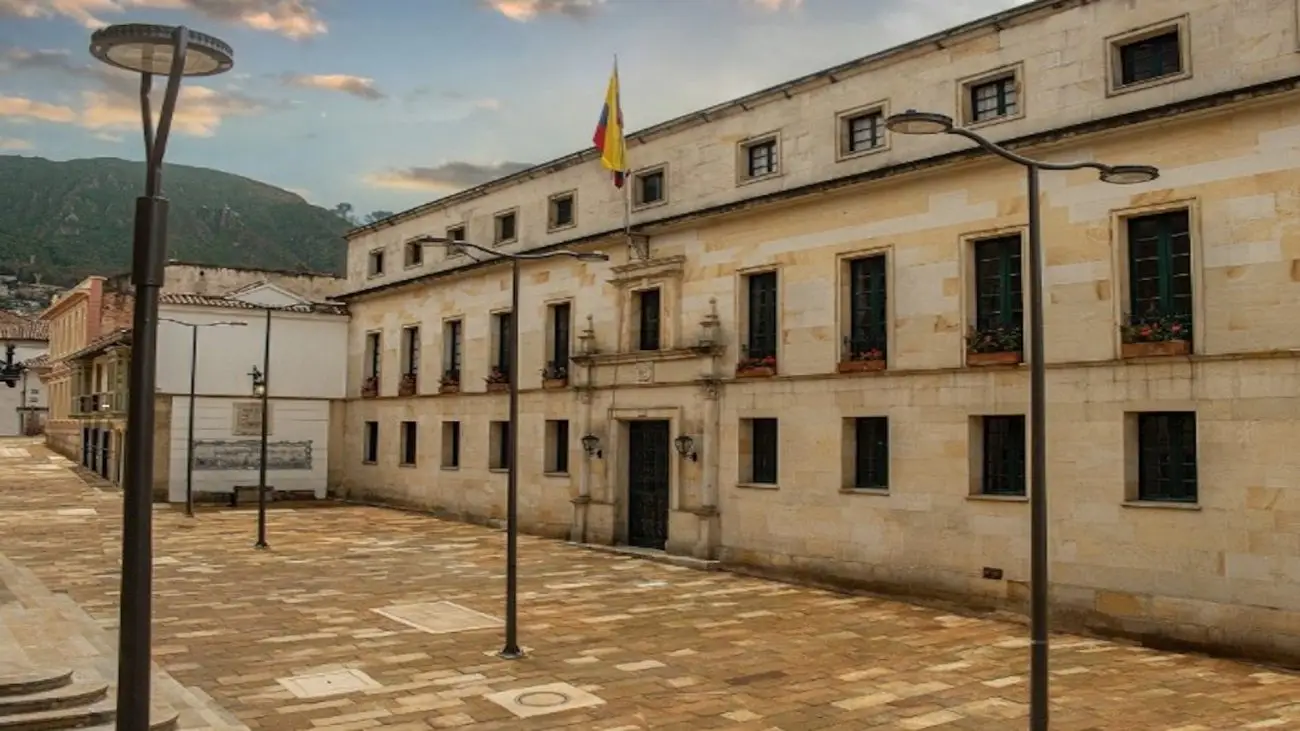 Cancillería colombiana cuestionó a EEUU por el cierre del espacio aéreo de venezolano