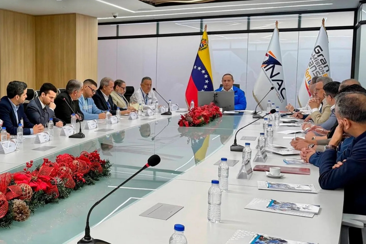 Tras amenazas de Maduro, chavismo se reunió con aerolíneas para garantizar continuidad de vuelos
