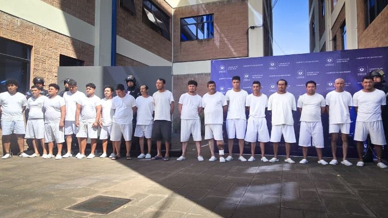 Autoridades de El Salvador desmantelaron a una banda que hurtaba celulares en autobuses