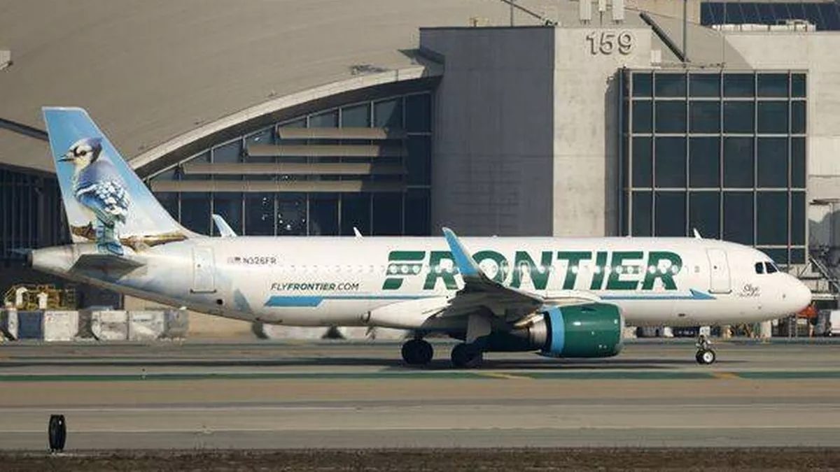 Alarma en Dallas: Policía rodeó un avión en el aeropuerto tras el hallazgo de una nota escalofriante