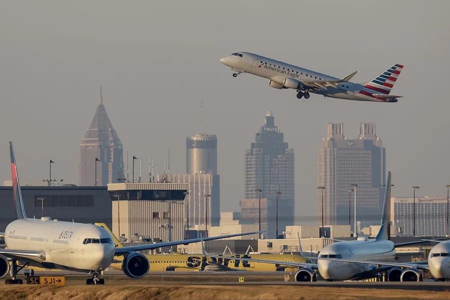 EEUU disminuirá un 10 % la actividad de 40 aeropuertos por el cierre del Gobierno