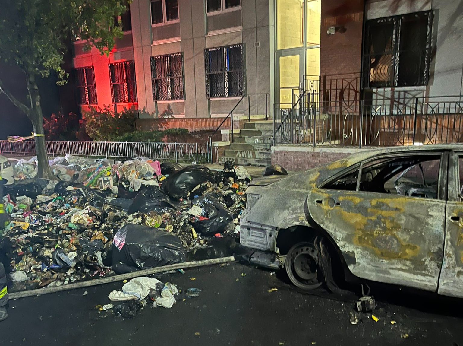 VIDEO: La impresionante explosión de un carro en Nueva York que dejó dos heridos de gravedad