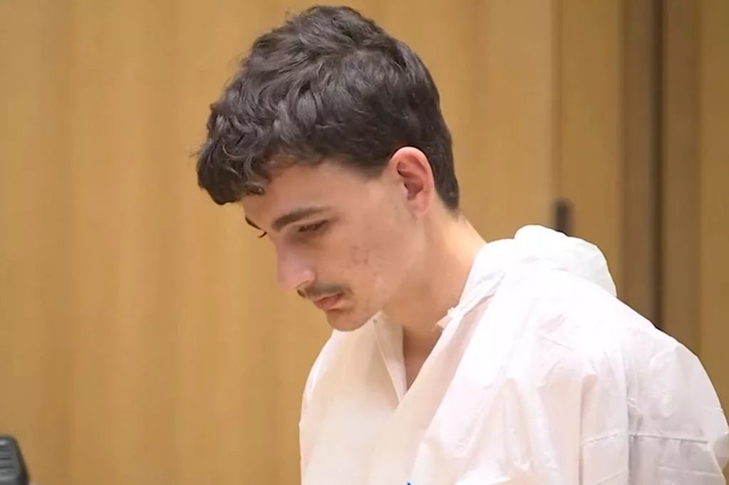 El escalofriante grito de un joven tras asesinar a su madre con un martillo en Connecticut