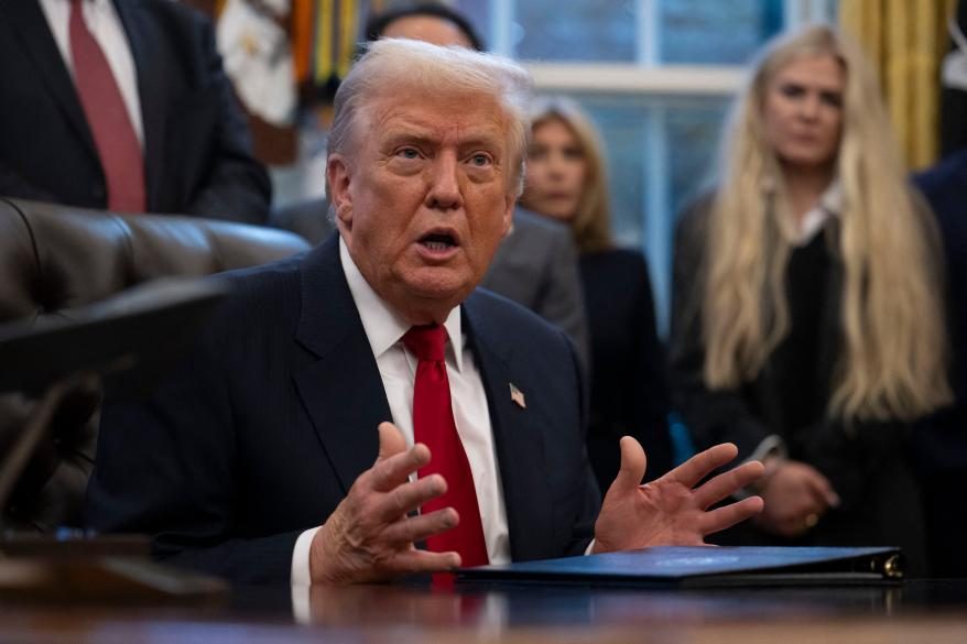 ¿Cómo es la propuesta de Trump de dar cheques de dos mil dólares y quiénes los recibirían?