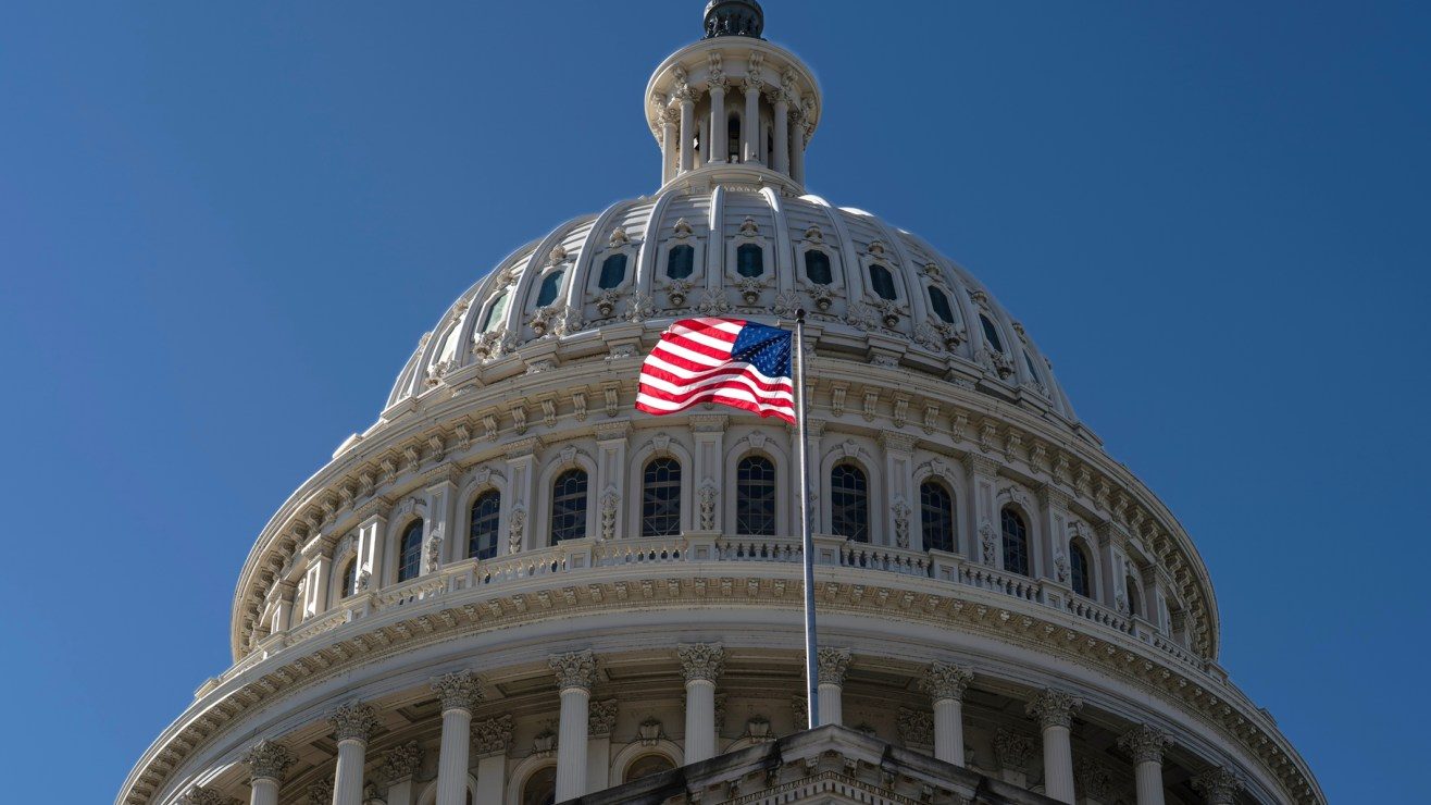 Los demócratas que votaron para reabrir el Gobierno de EEUU y desataron molestia en su partido