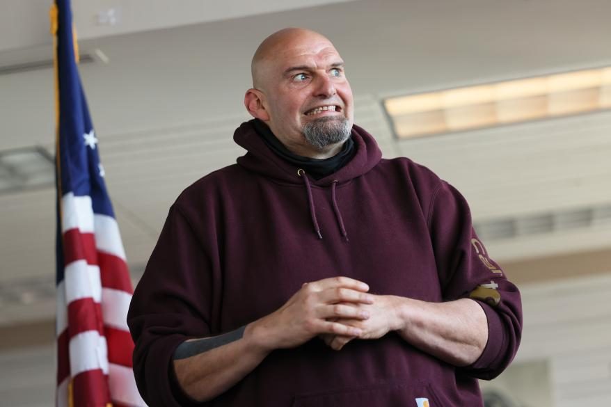 Senador demócrata, John Fetterman, fue hospitalizado tras sufrir severa caída
