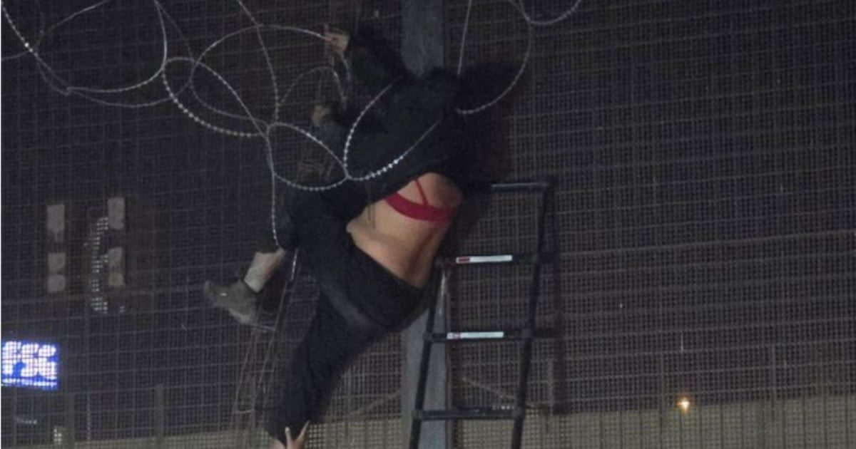 Dramático rescate de una migrante en EEUU: quedó atorada en alambre de púas del muro fronterizo