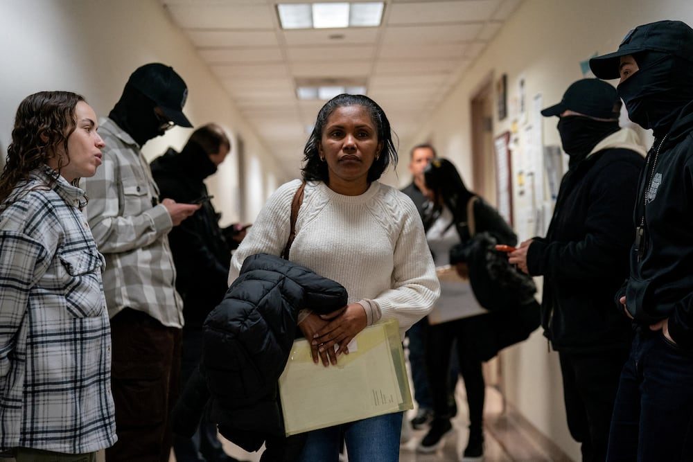 En medio de las deportaciones de Trump, migrantes denuncian el negocio de los abogados