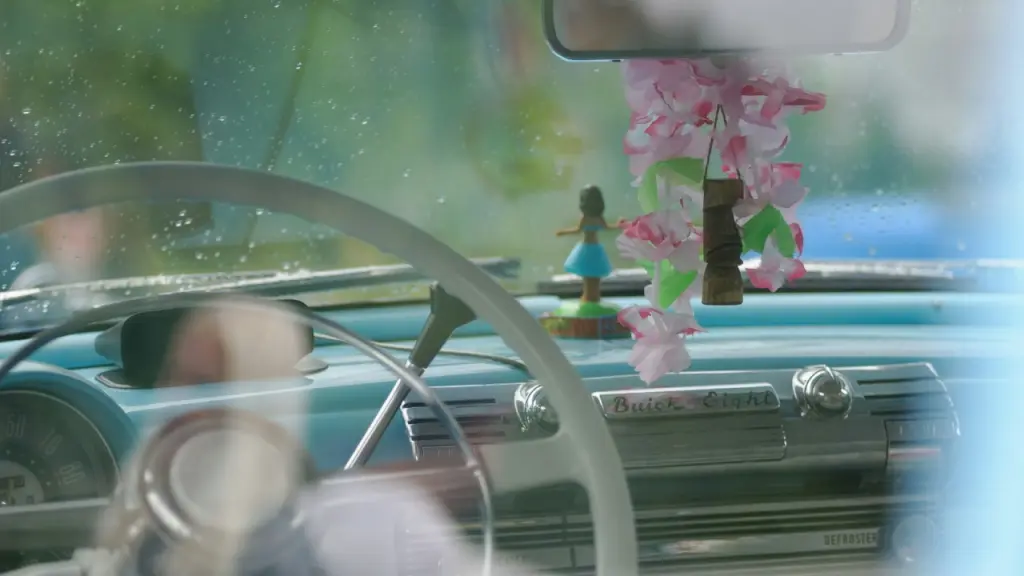 El profundo significado de tener adornos o imágenes religiosas en el carro, según la psicología