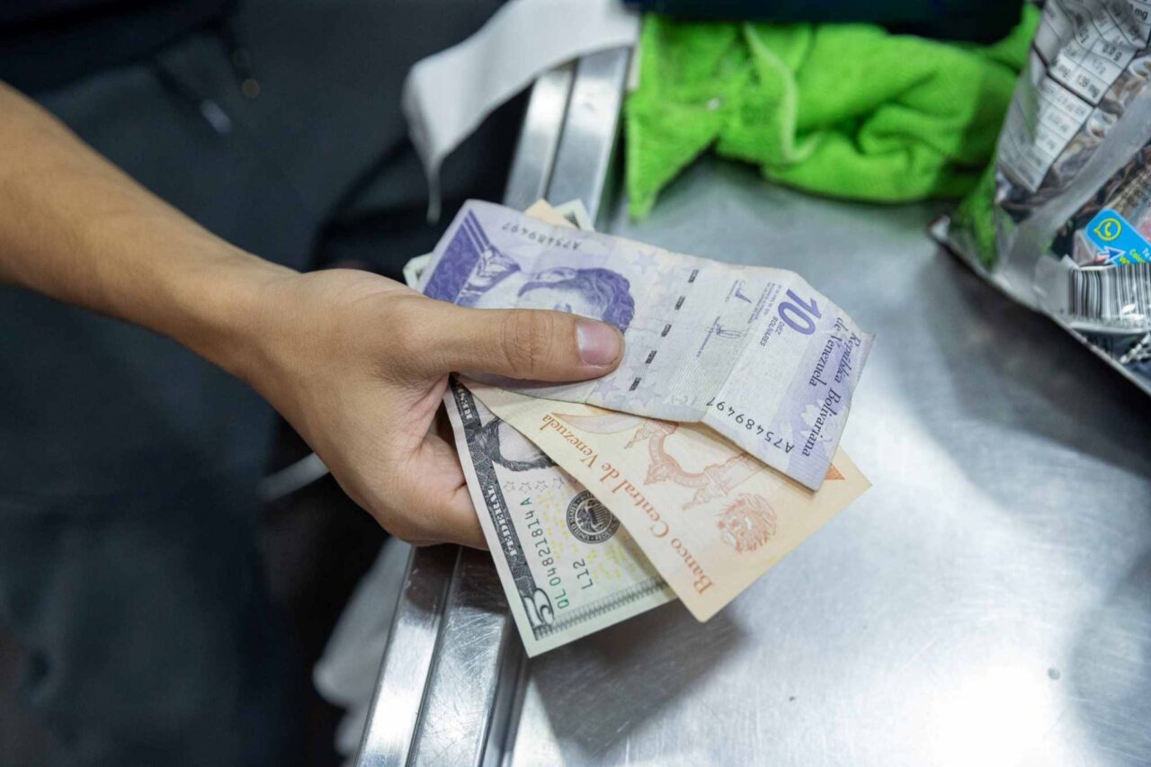 Dólar del BCV supera los 262 bolívares y profundiza la crisis del bolívar en Venezuela