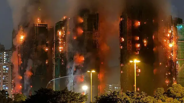 Por qué fue tan devastador el incendio en las torres de viviendas de Hong Kong que dejó decenas de muertos