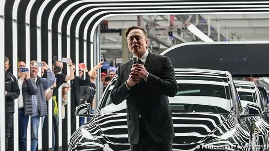 Accionistas de Tesla aprobaron dar a Elon Musk la cifra récord de un billón de dólares