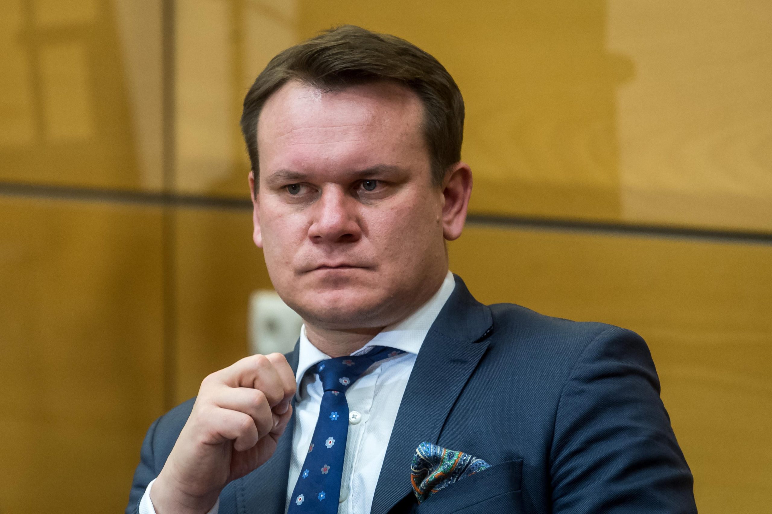 Eurodiputado polaco divulgó imagen del avión más poderoso de EEUU como advertencia a Maduro