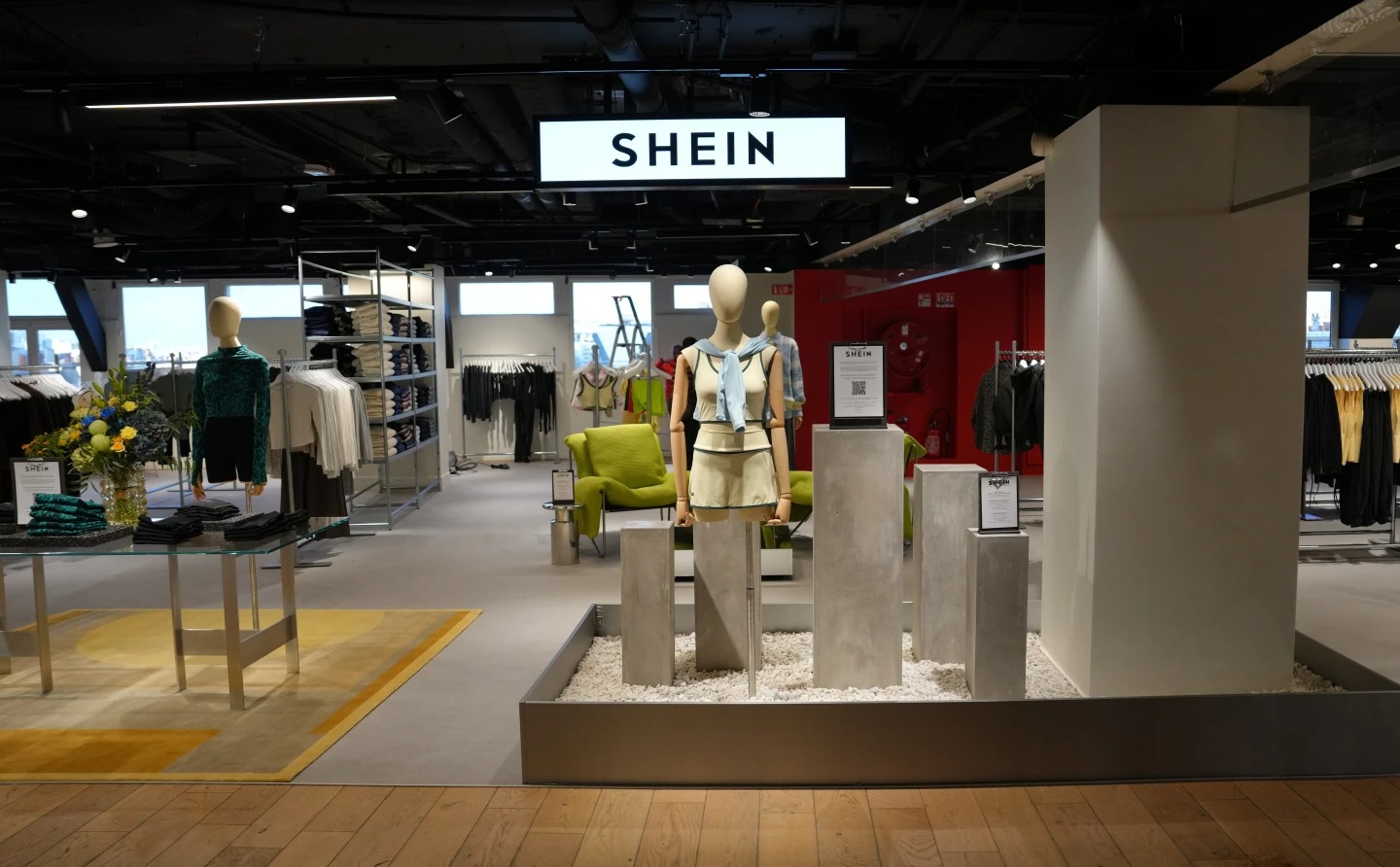Francia inició suspensión temporal de Shein coincidiendo con apertura de primera tienda