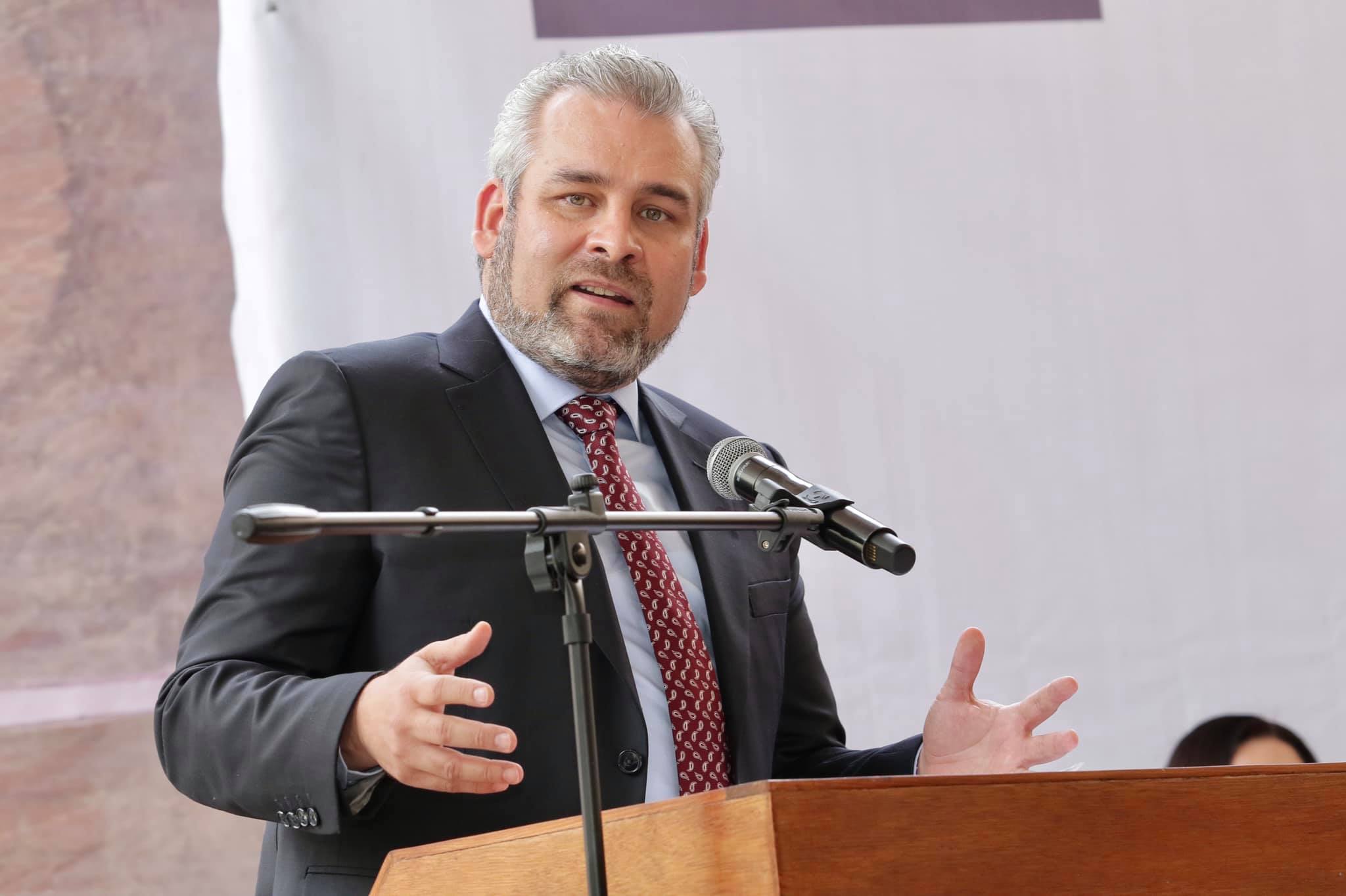 Gobernador mexicano dio polémicas declaraciones sobre el asesinato del alcalde Carlos Manzo