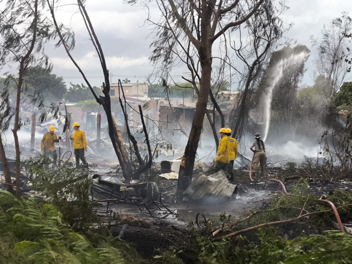 Devastador incendio destruyó las viviendas de al menos 40 familias en Paraguay