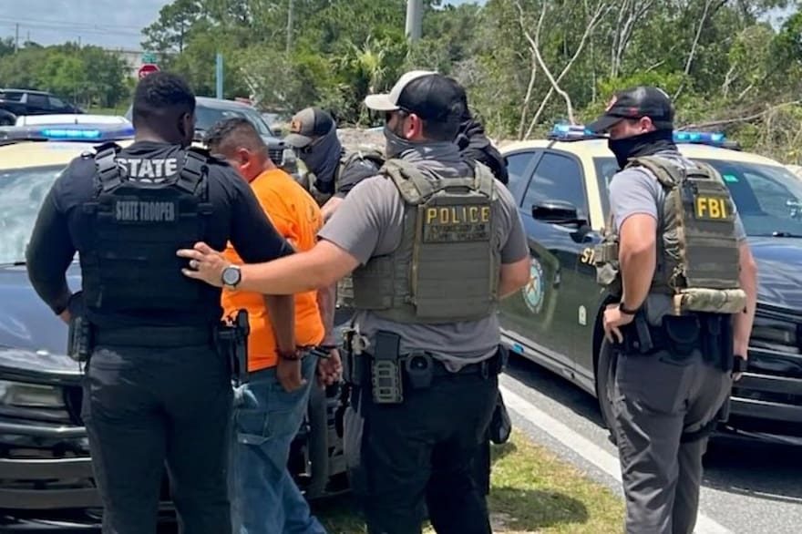 La medida federal que beneficia a los inmigrantes frente al ICE y su plan de deportaciones en EEUU