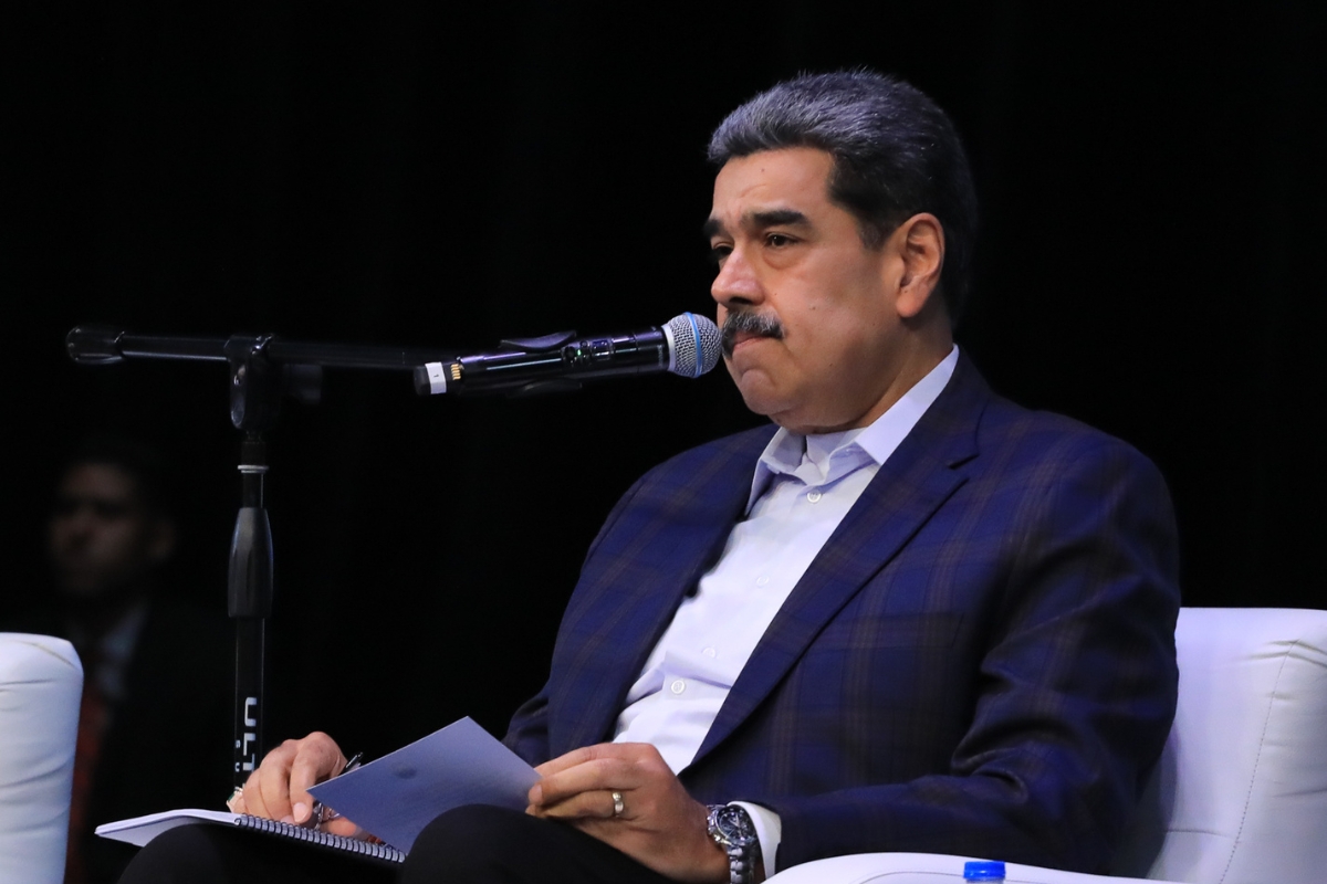 "Serenidad absoluta": Maduro intenta demostrar calma a partidarios mientras crece el cerco de EEUU en el Caribe