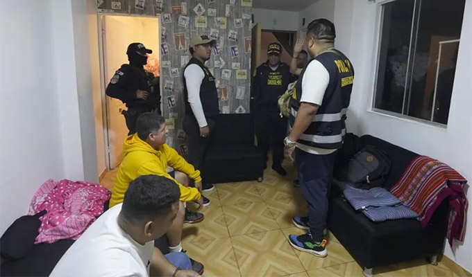 Capturan a tres venezolanos por extorsionar a comerciantes en Perú