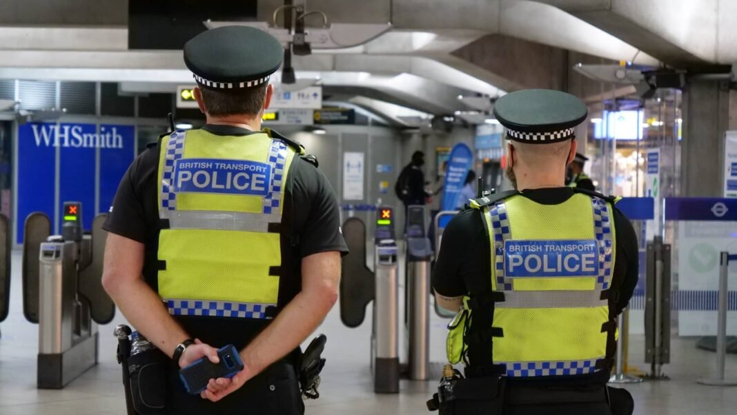 Noche de terror en Cambridge: Varias personas fueron apuñaladas en un tren al norte de Inglaterra